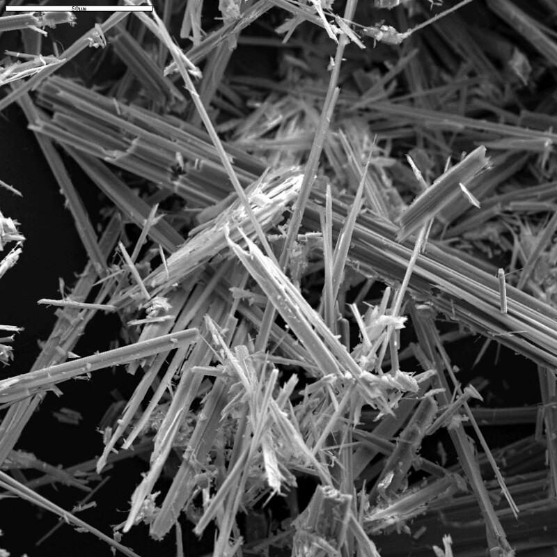 Black and white photo of asbestos fibres under an electron microscope