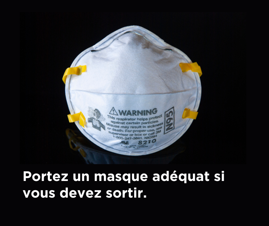Closeup of N95 disposable respirator with caption "Portez un masque adequat si vous devez sortir".