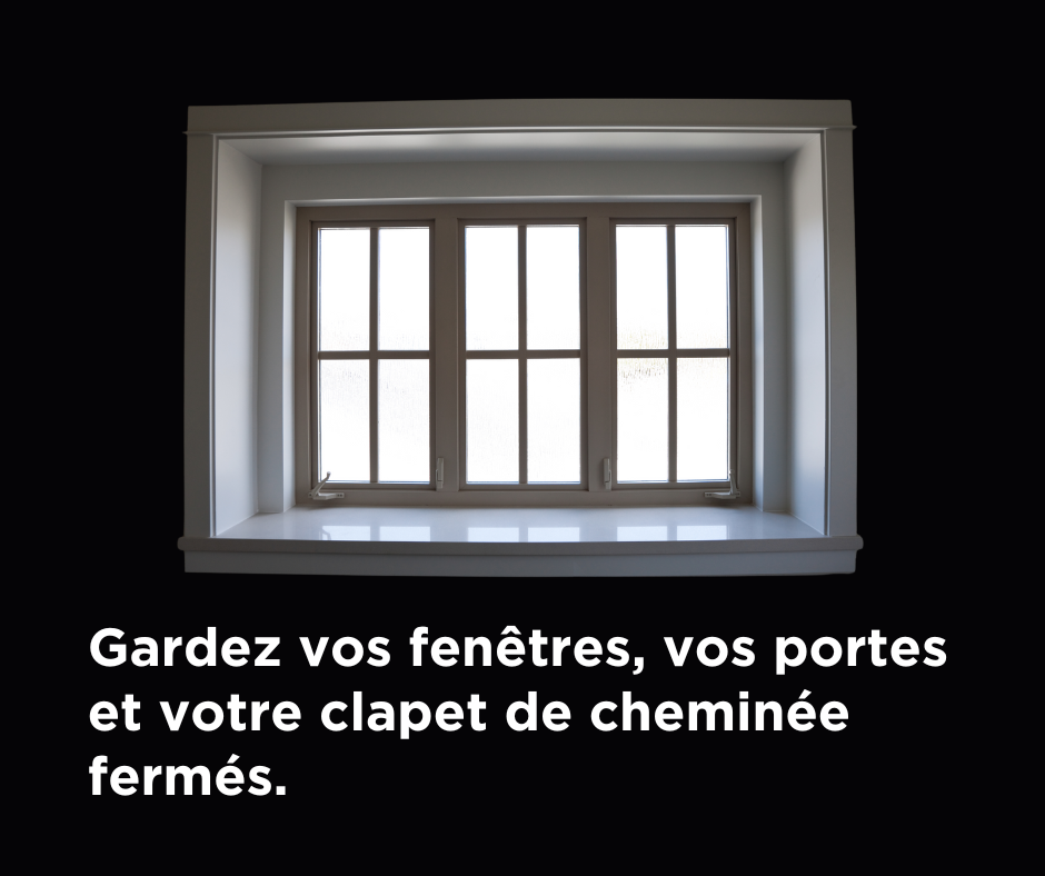 Closeup of closed window with caption "Gardez vos fenetres, vos portes et votre clapet de cheminee fermes."
