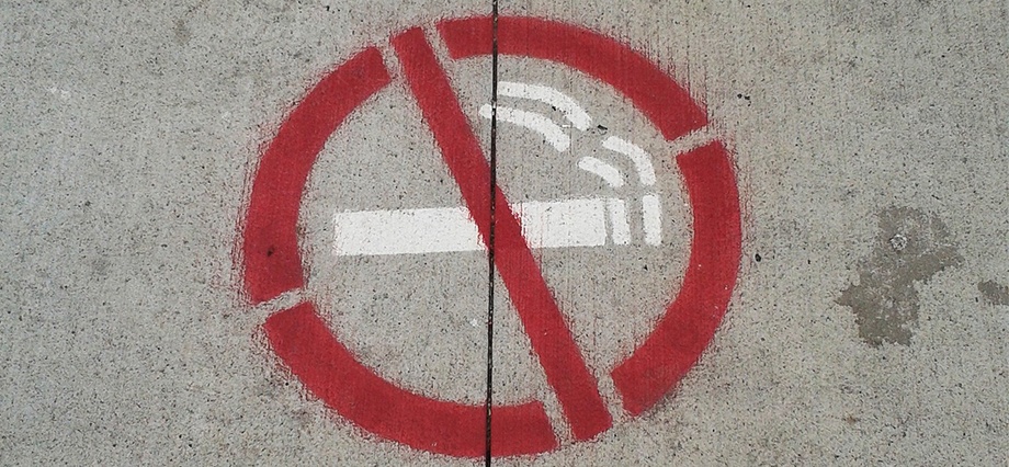 No smoking sign on sidewalk